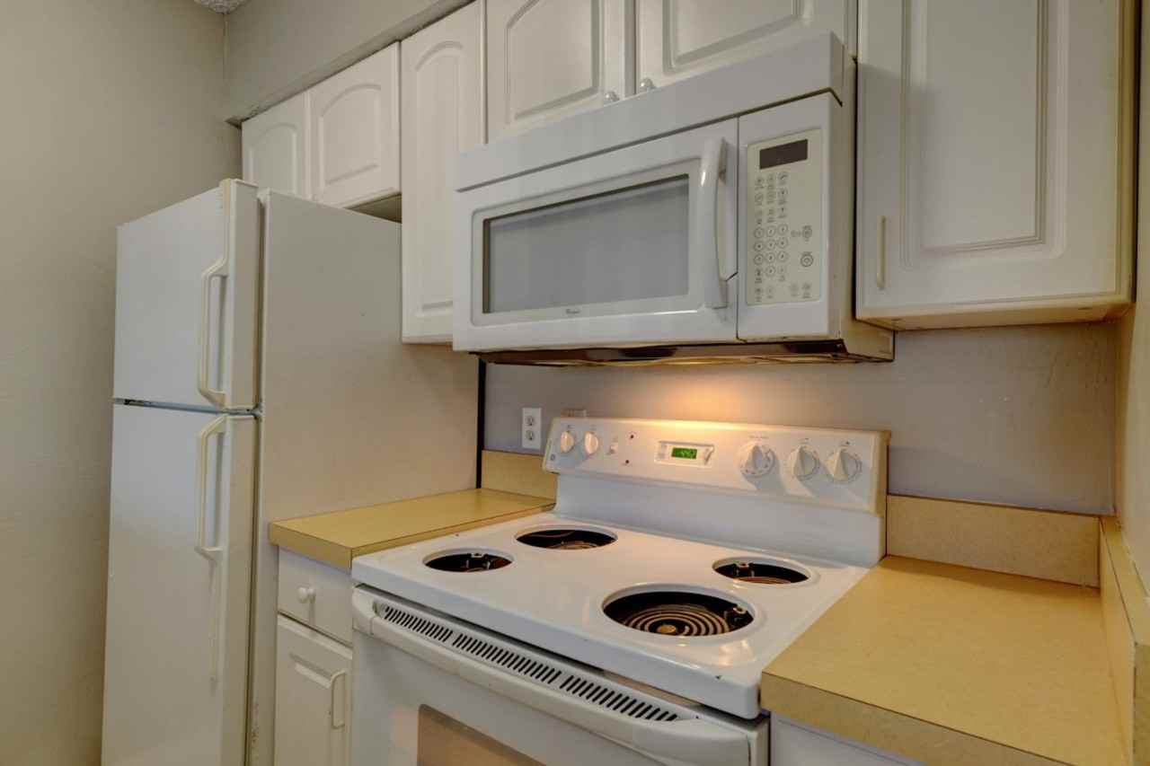 400 1st St S #F - Photo 3 of 19