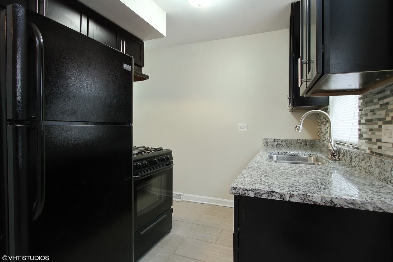 6225 S Indiana Ave - Photo 5 of 10