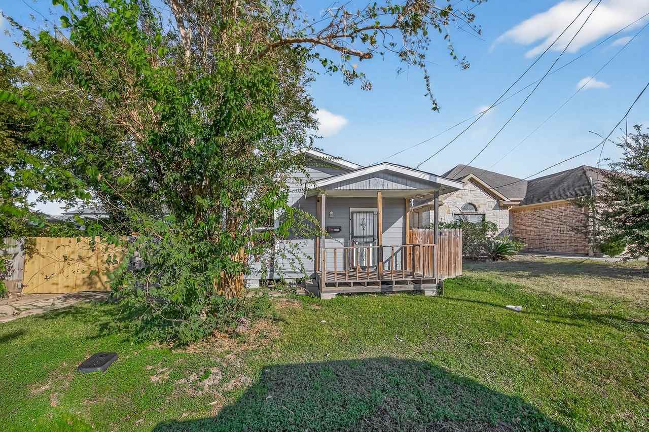 8211 Parnell St - Photo 2 of 22