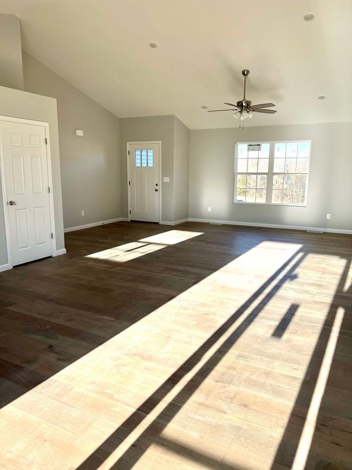 1018 Lakeway Drive - 1018 Lakeway Dr. - Photo 3 of 11