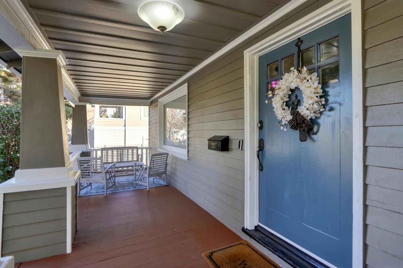 2117 17th St - Photo 4 of 50