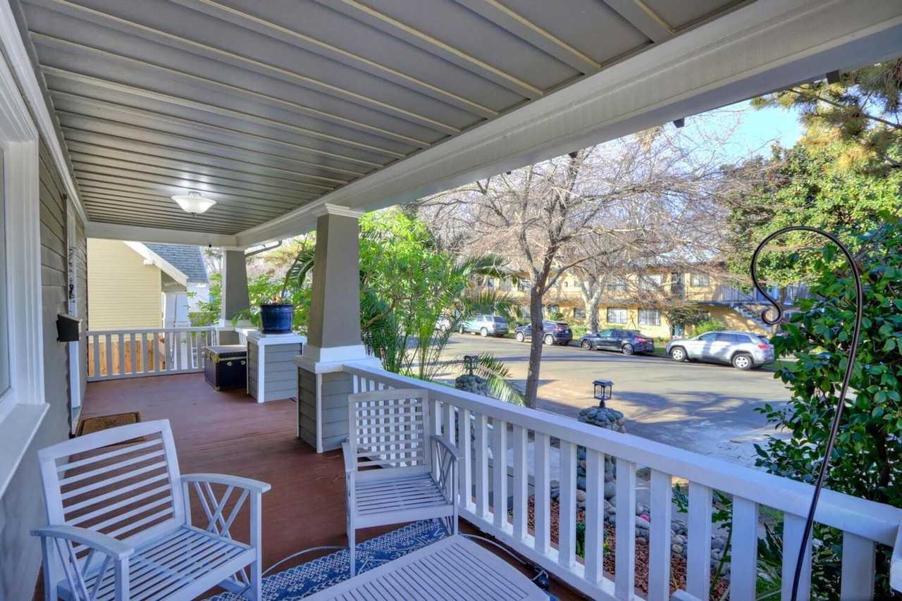 2117 17th St - Photo 5 of 50