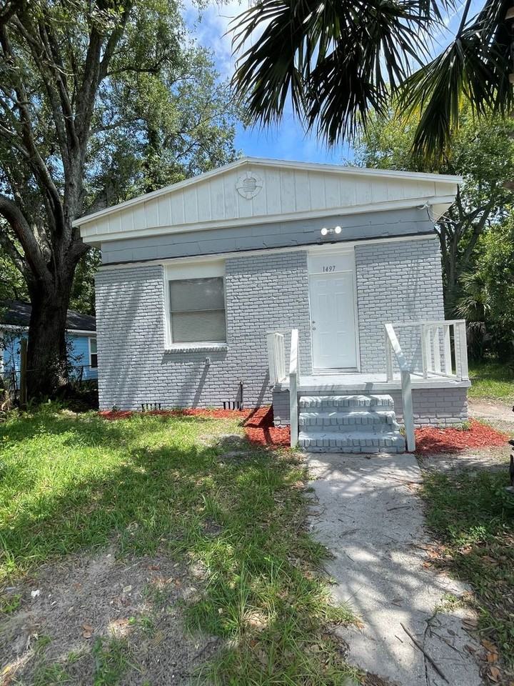 1497 W 30th St - Photo 2 of 27