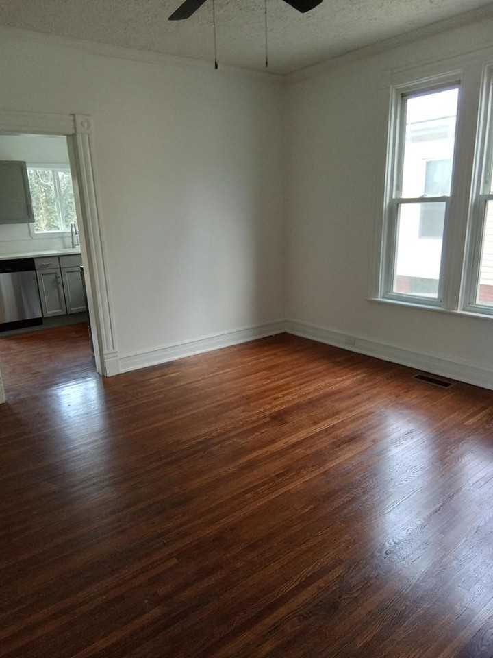 1610 Floyd St - Photo 5 of 33