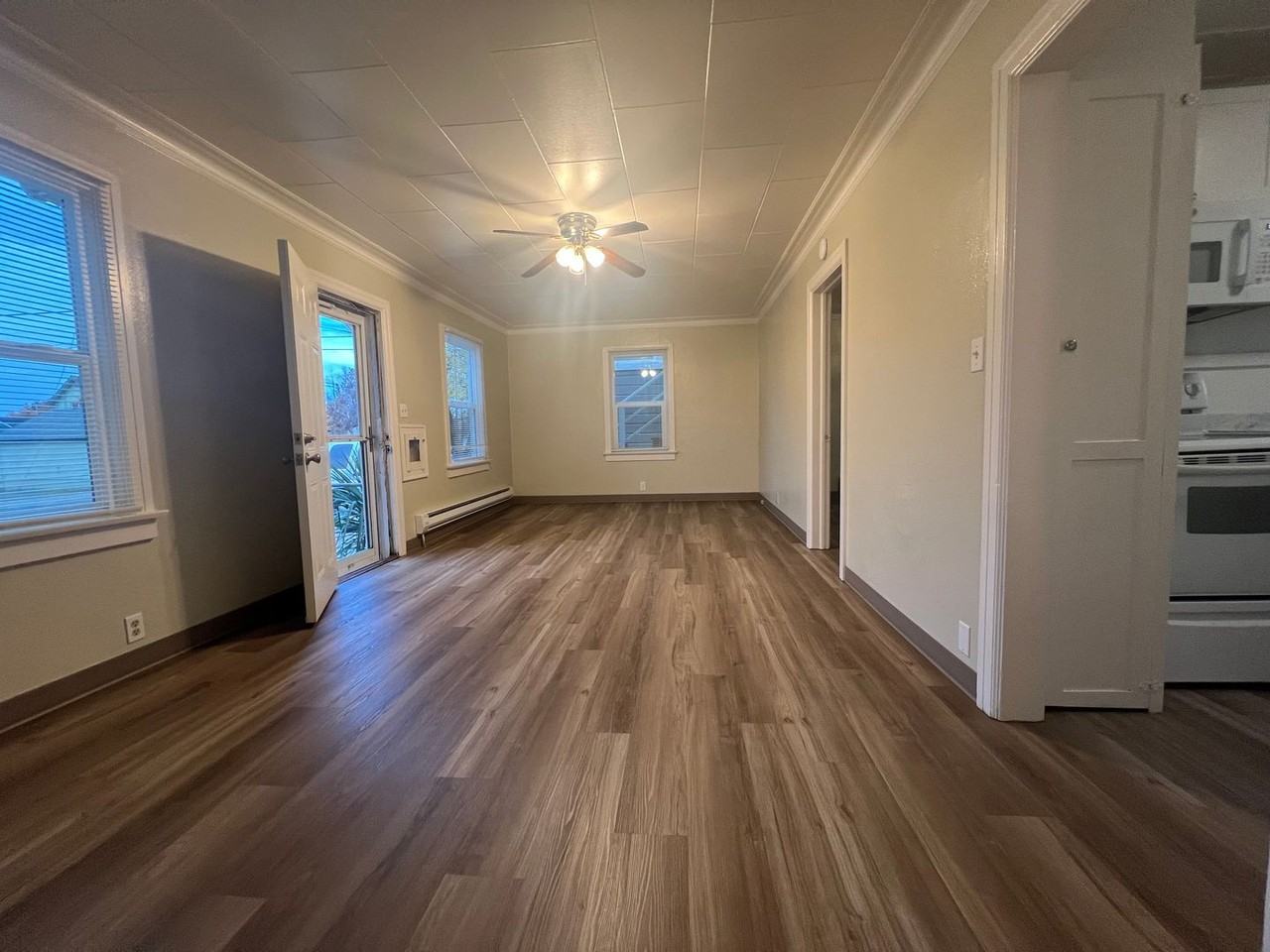 425 W 4th St - Photo 2 of 12