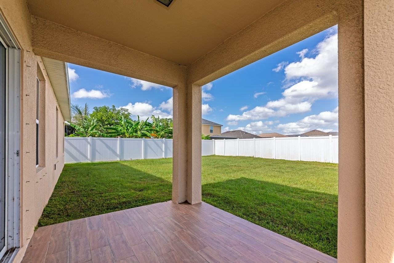 15517 Rose Grove Dr - Photo 2 of 23
