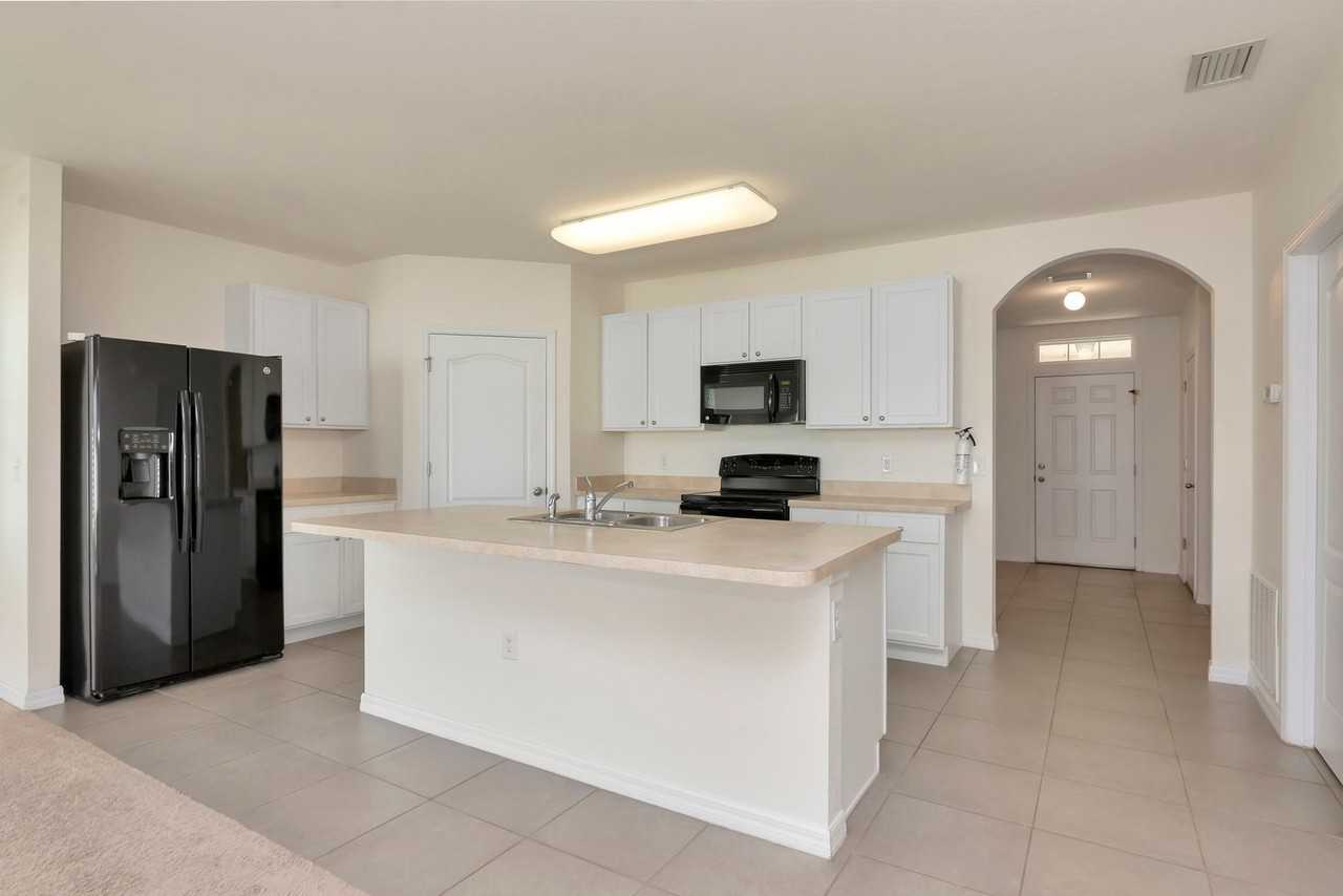 15517 Rose Grove Dr - Photo 3 of 23