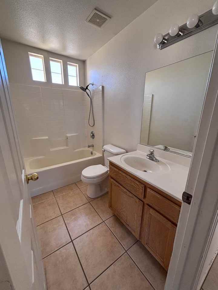 8638 Dumosa Ave #8638D - Photo 5 of 11