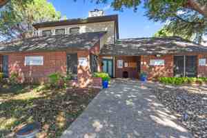 featured image of 1525 E 2nd St