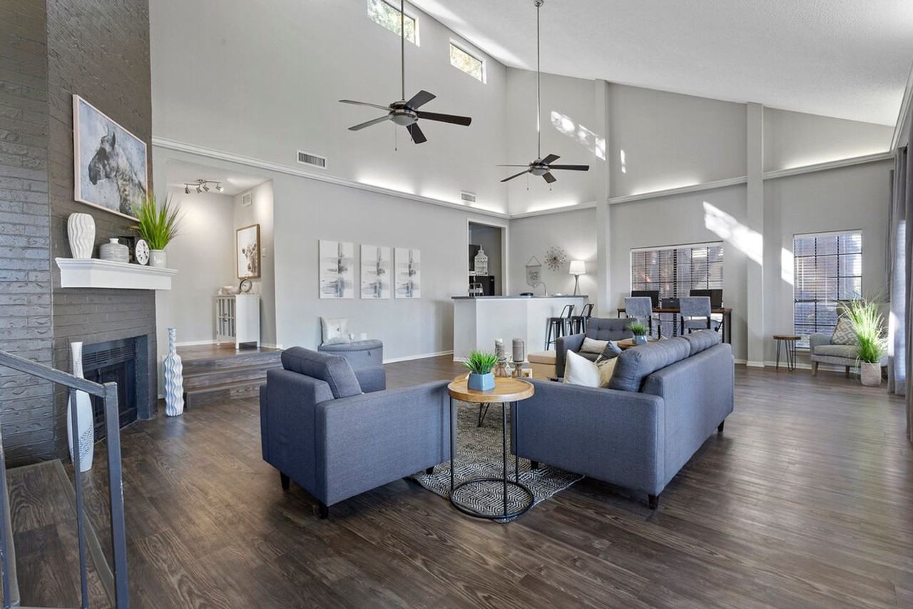 Bromley Granbury - Photo 2 of 13