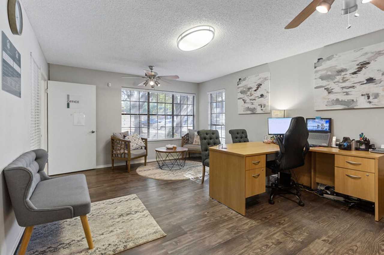 Bromley Granbury - Photo 3 of 13