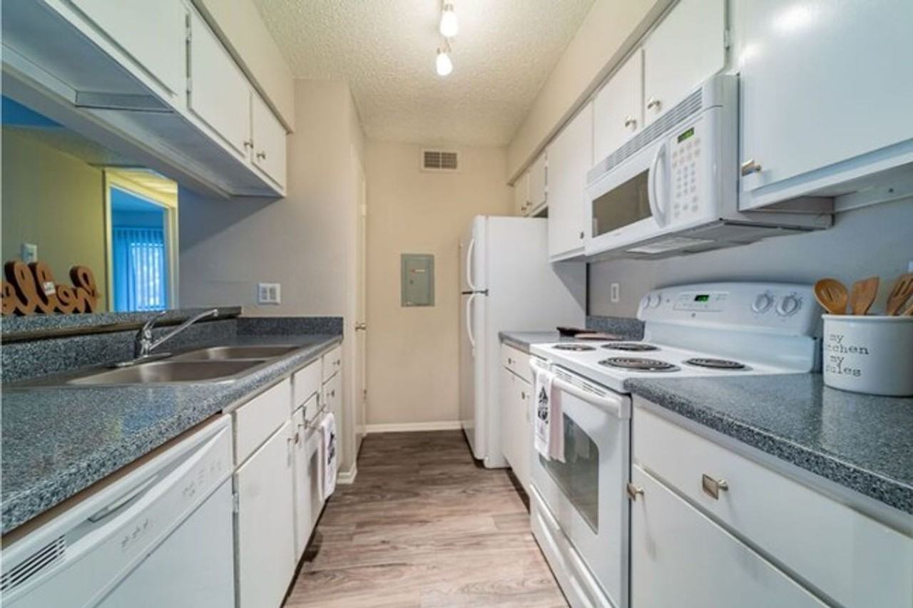 Bromley Granbury - Photo 6 of 13