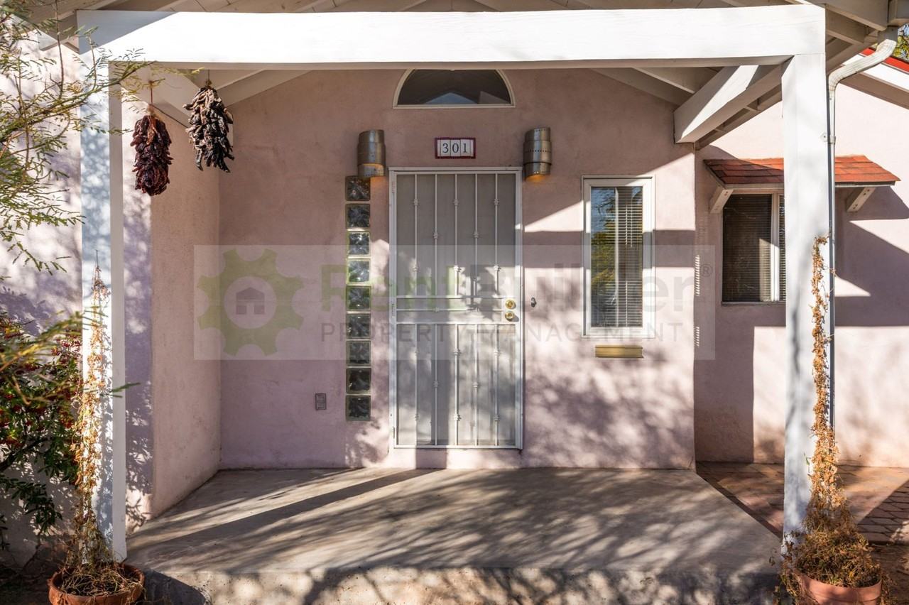 301 Solano Dr Ne - Photo 2 of 25