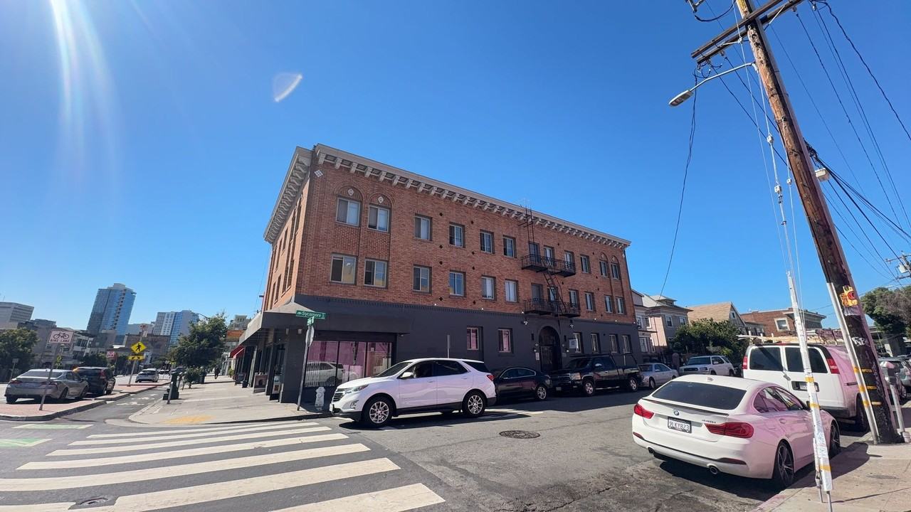 509 Sycamore St - Photo 2 of 7