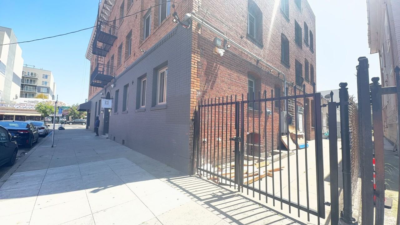 509 Sycamore St - Photo 6 of 7