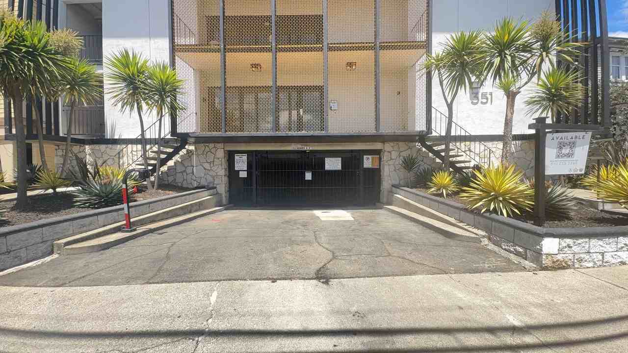 351 Lester Ave - Photo 4 of 12