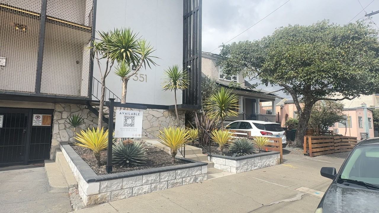 351 Lester Ave - Photo 5 of 12