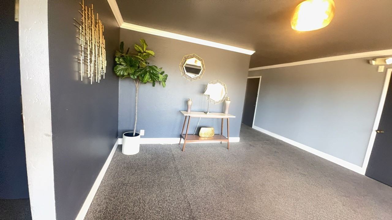 351 Lester Ave - Photo 6 of 12