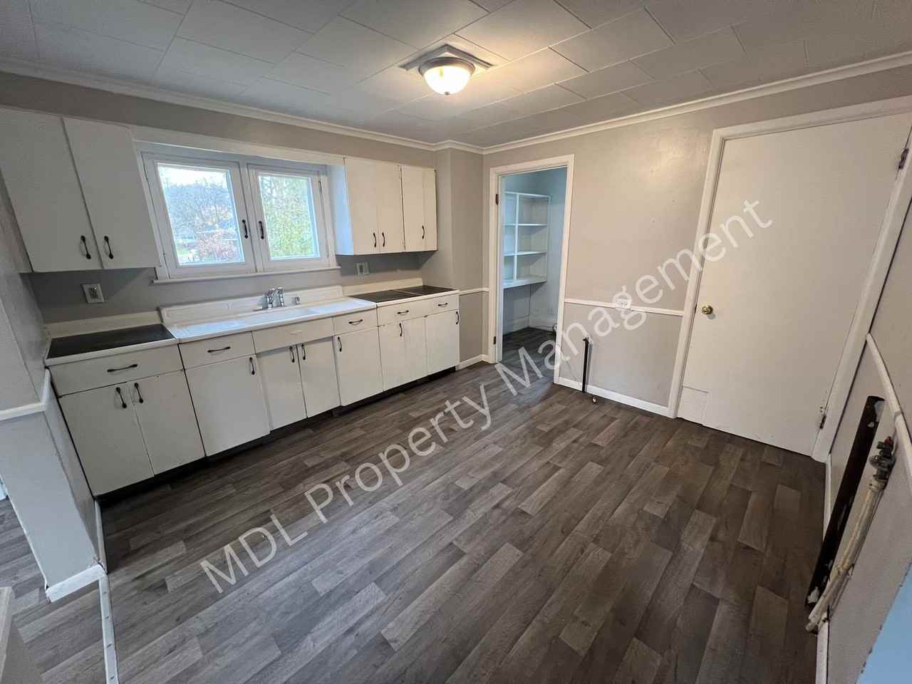 907 North Mason Street - Photo 2 of 18