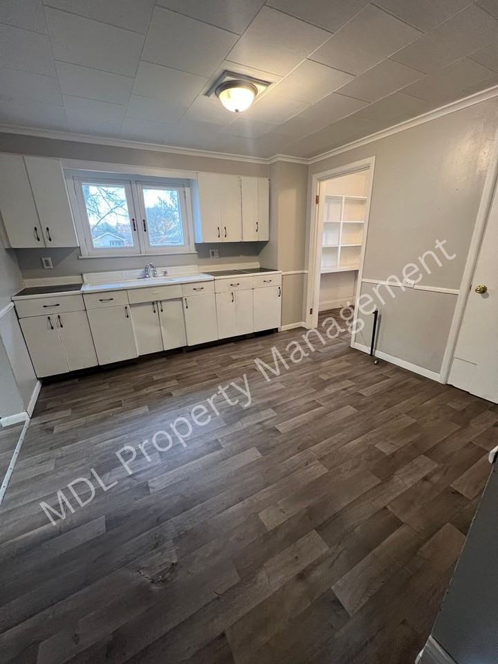 907 North Mason Street - Photo 3 of 18