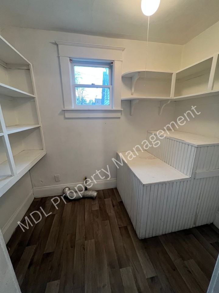 907 North Mason Street - Photo 4 of 18