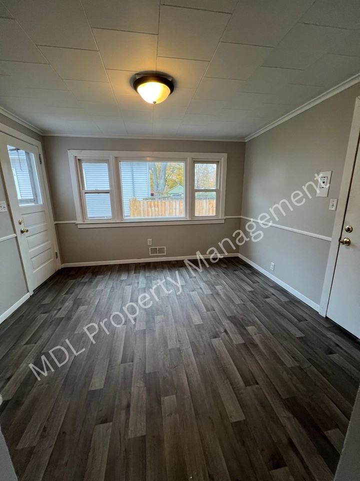 907 North Mason Street - Photo 7 of 18