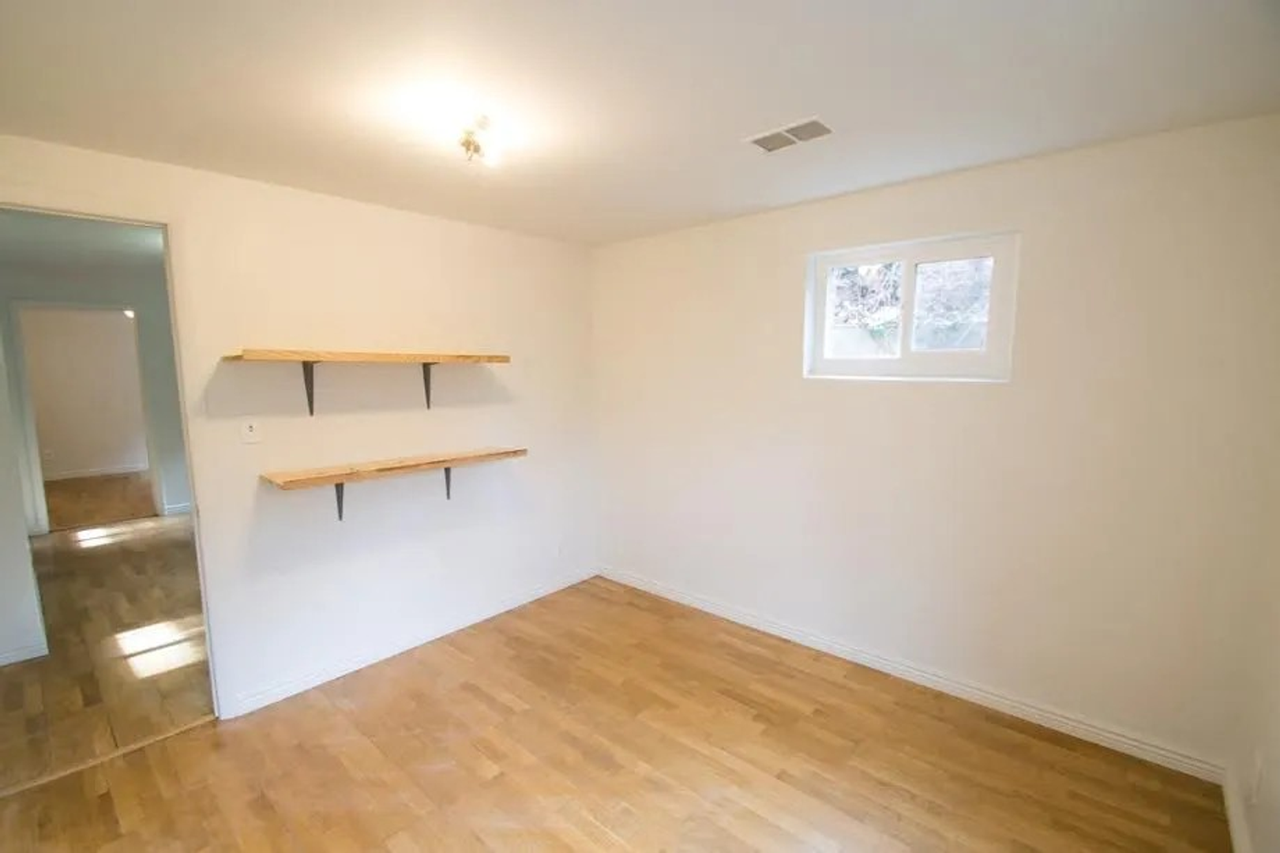 1045 11th St - Photo 2 of 10