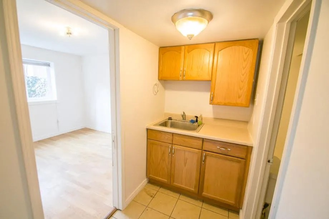 1045 11th St - Photo 3 of 10