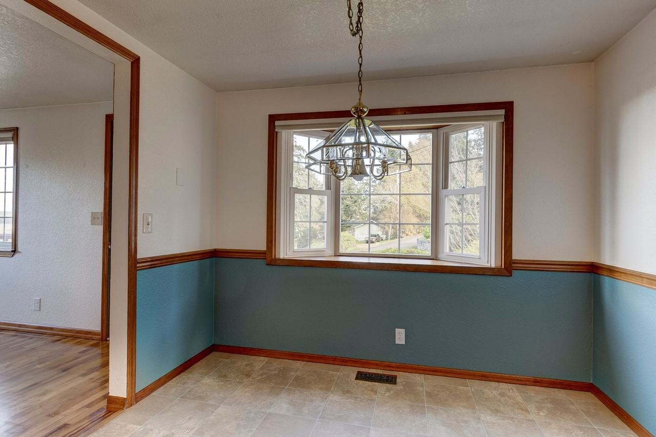 3143 Summit Boulevard - Photo 6 of 32