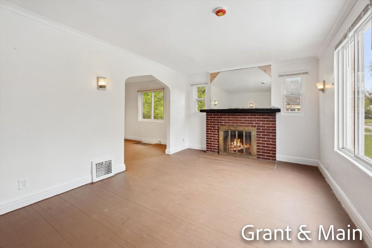 19250 Charest St - Photo 2 of 23