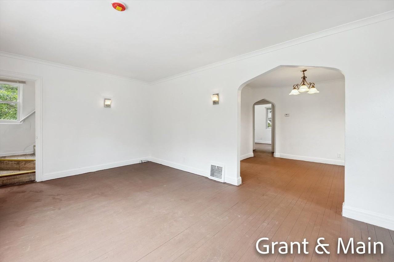 19250 Charest St - Photo 3 of 23