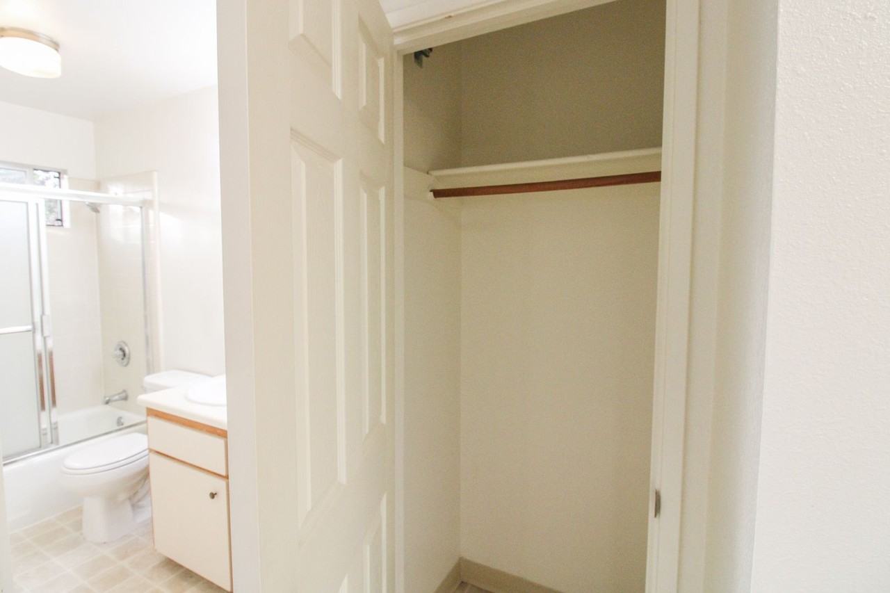 369 Sandercock St - Photo 7 of 12