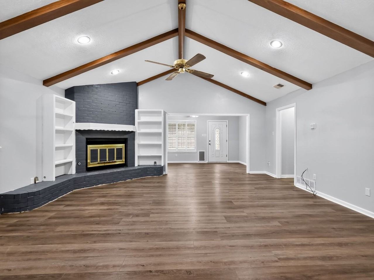 18270 Stillwood Ln - Photo 4 of 33