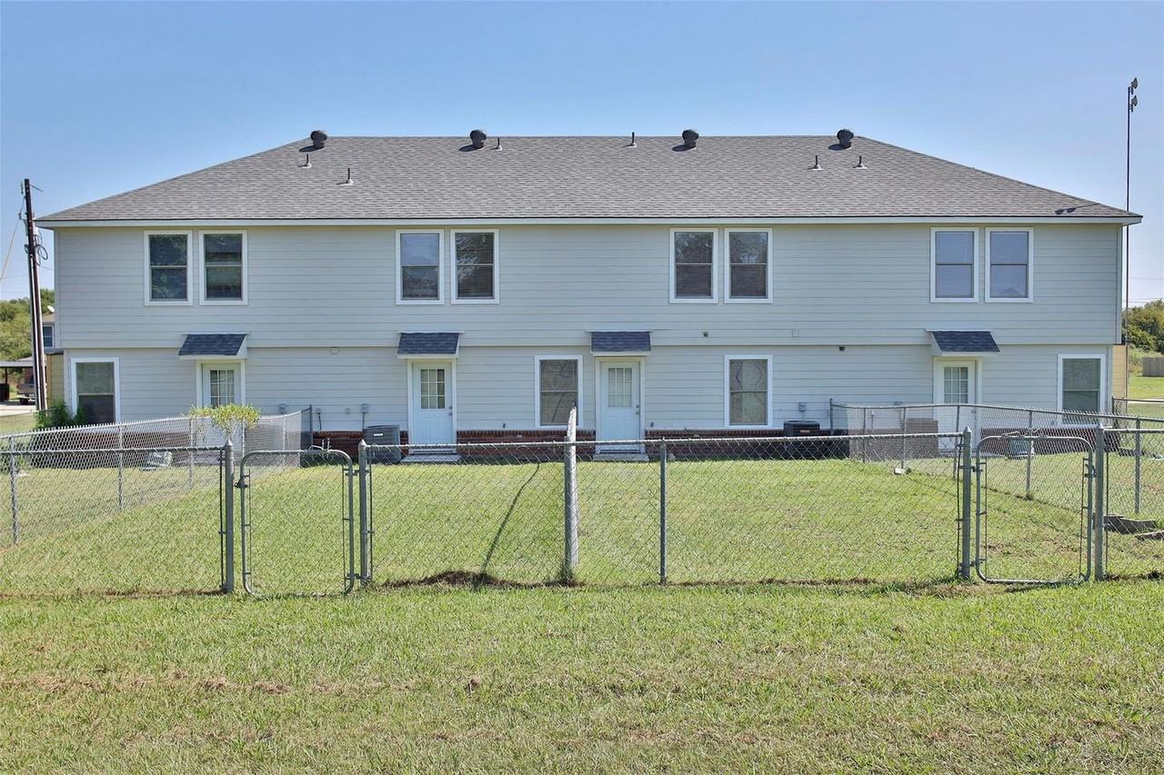 7719 Stanley Ct - Photo 3 of 13