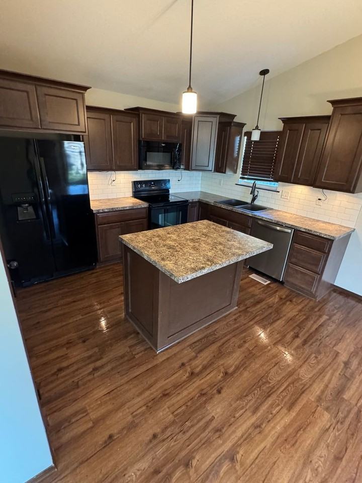 14109 W Westport St - Photo 3 of 12