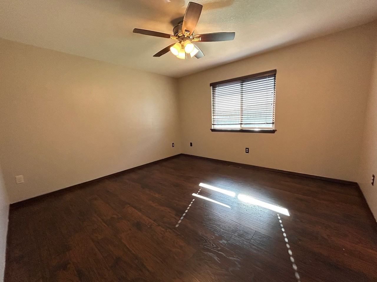 14109 W Westport St - Photo 4 of 12