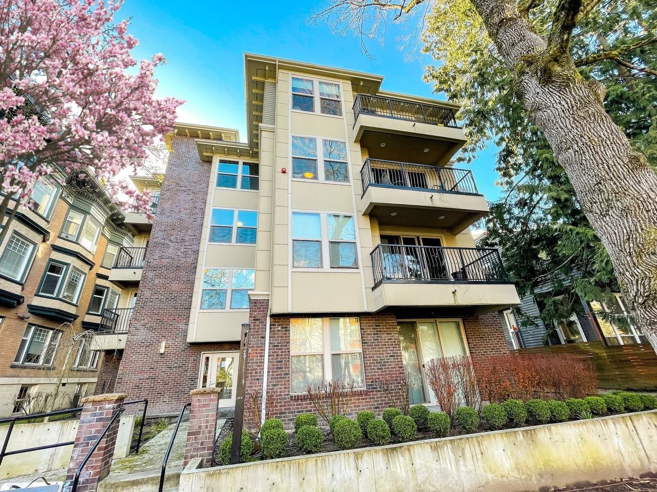 1811 Apartments - Photo 5 of 16