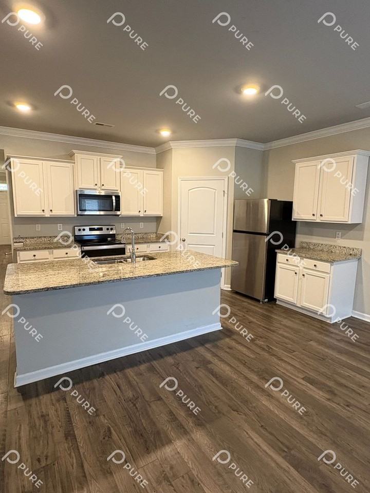 14170 Lannister Ln - Photo 5 of 37