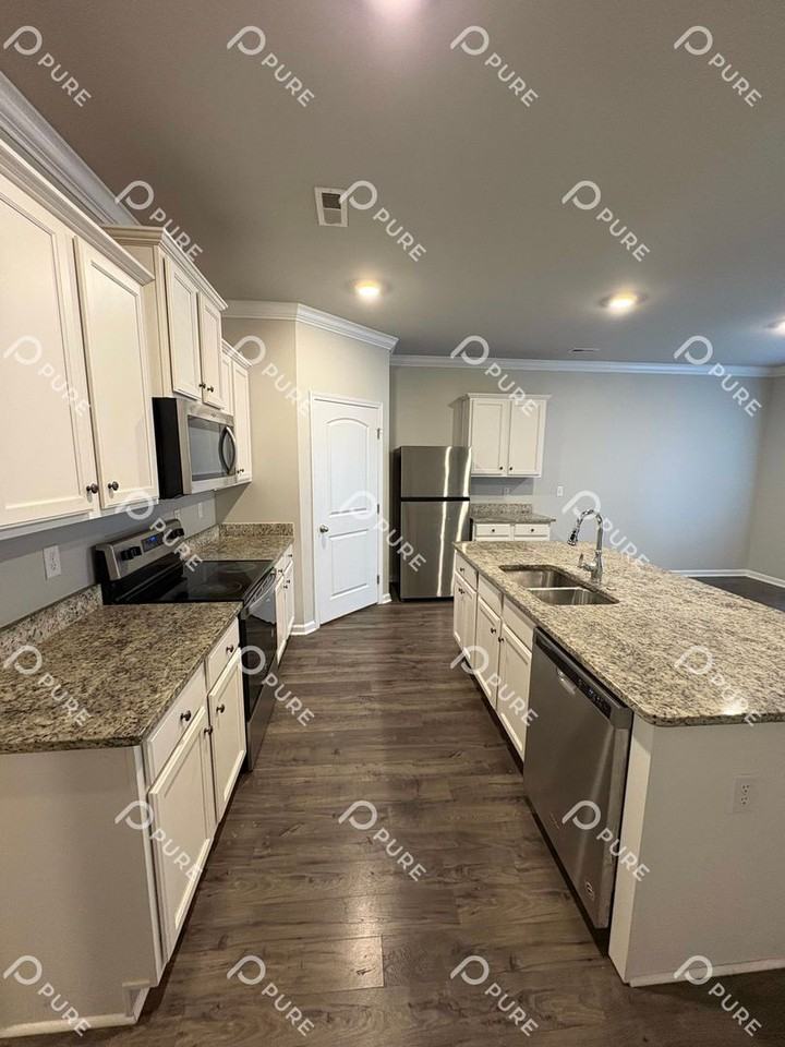 14170 Lannister Ln - Photo 6 of 37