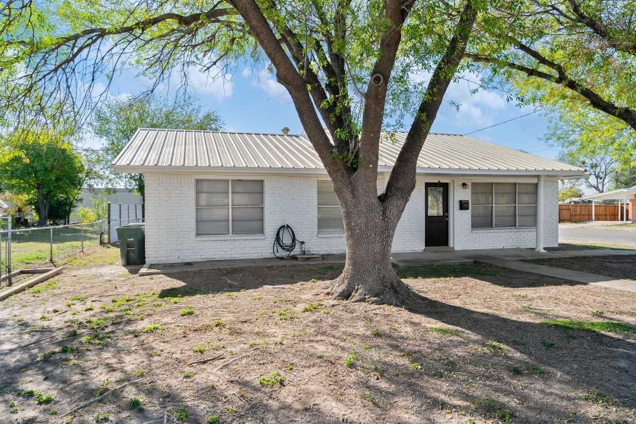 1301 East 2nd Street - Photo 3 of 21