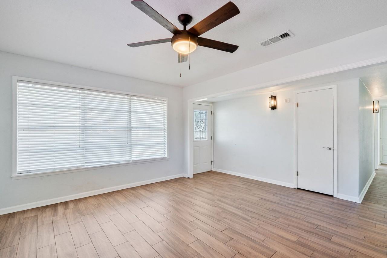 1301 East 2nd Street - Photo 4 of 21