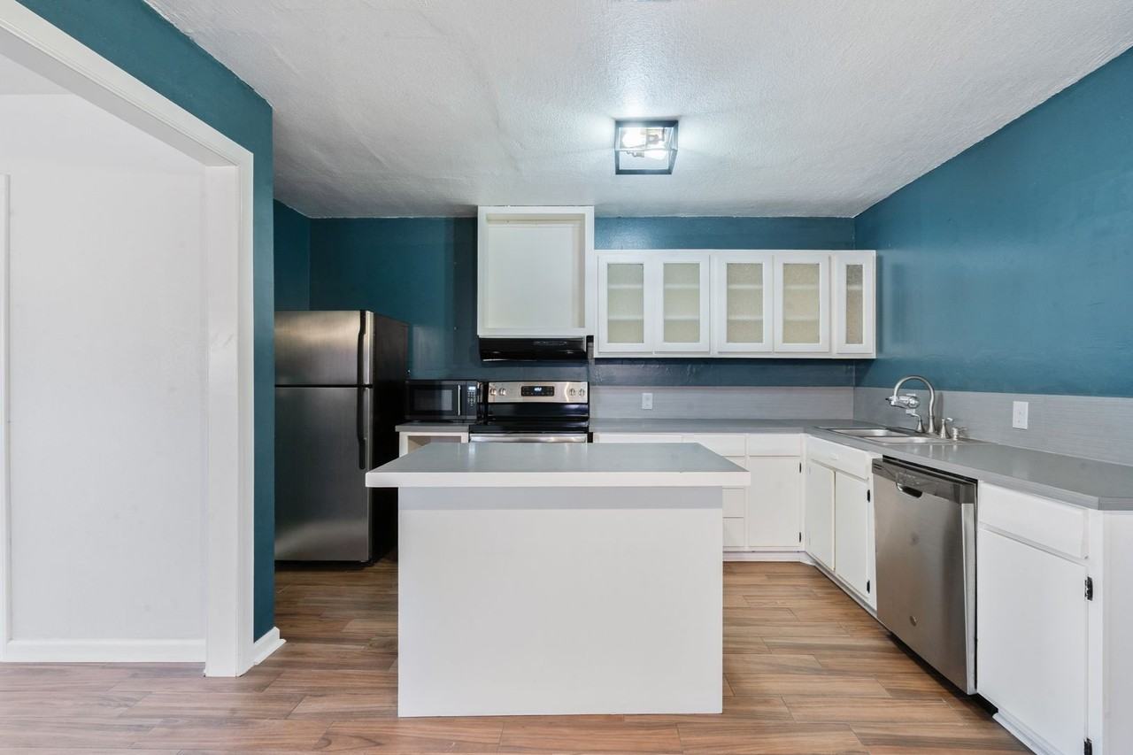 1301 East 2nd Street - Photo 7 of 21