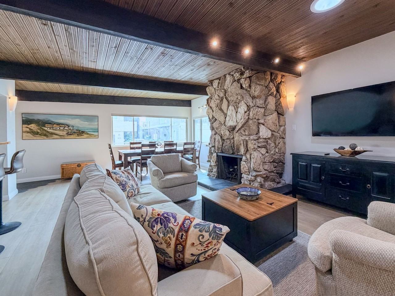 1327 Devon Ln - Photo 3 of 32