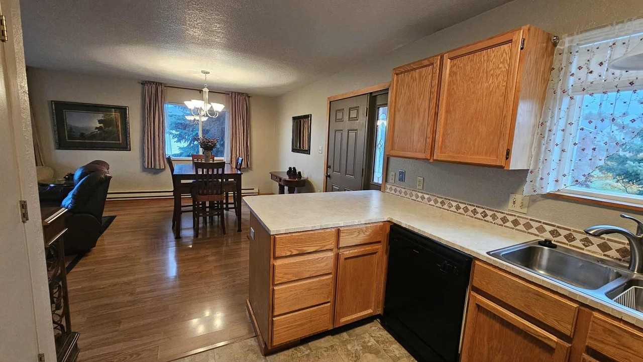 308 20th Avenue West - Photo 4 of 27