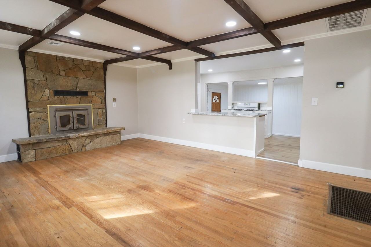 6103 E 5th St - Photo 3 of 23