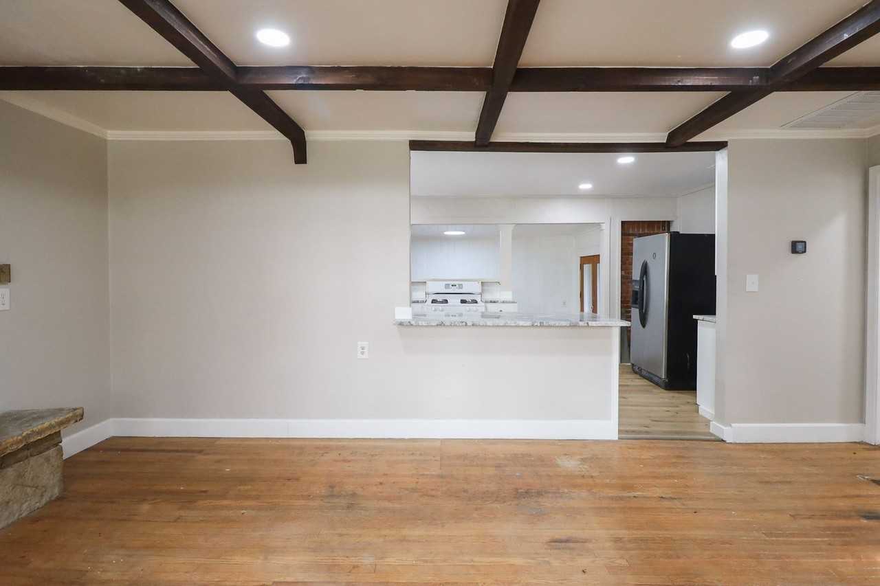 6103 E 5th St - Photo 5 of 23