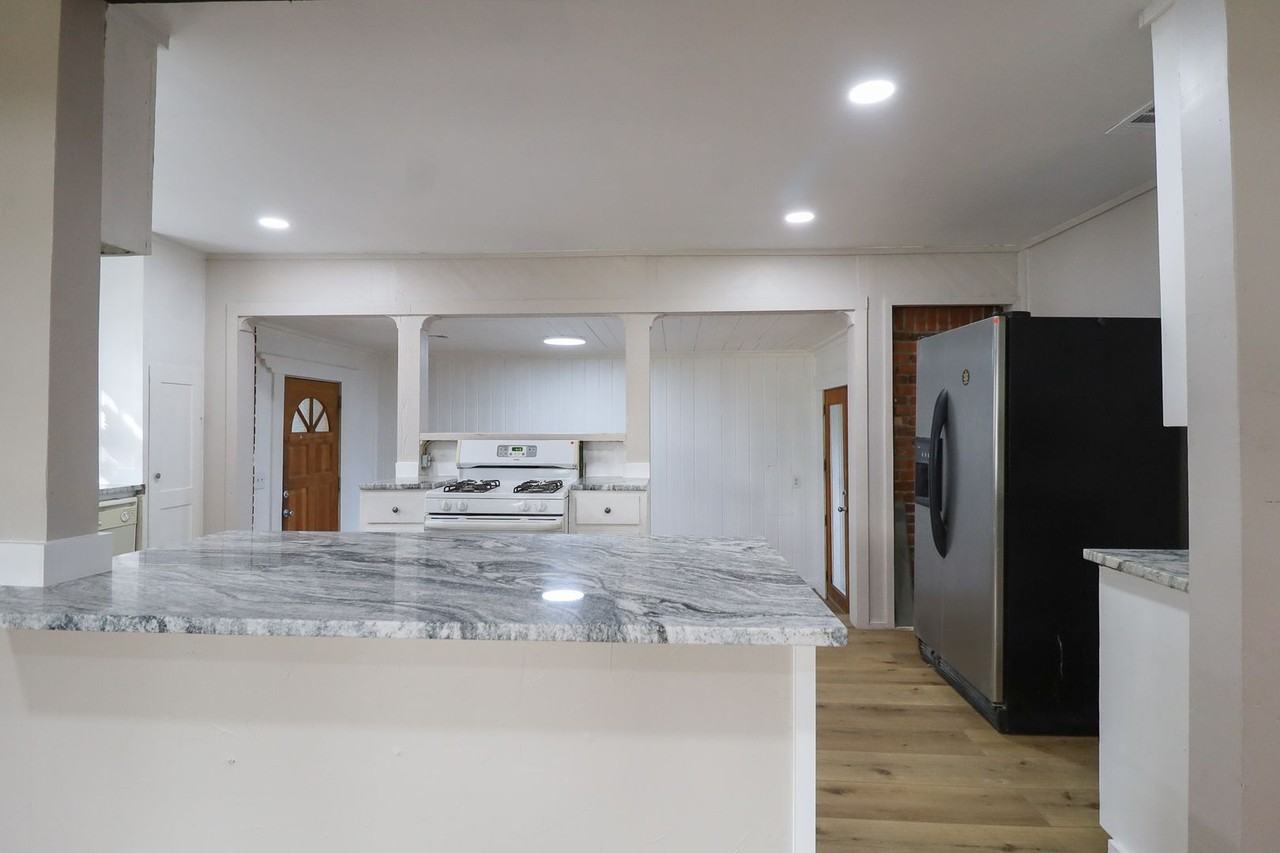 6103 E 5th St - Photo 7 of 23