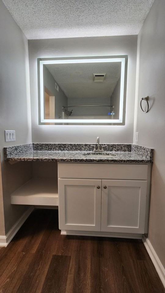 Huntington Place Apartments, LLC - Photo 4 of 14