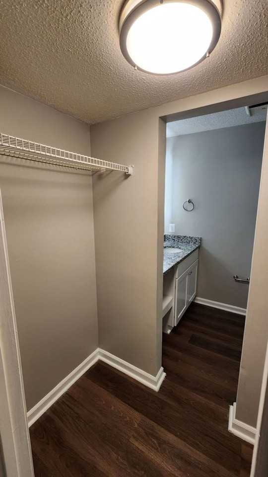 Huntington Place Apartments, LLC - Photo 5 of 14