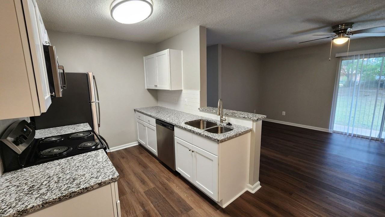 Huntington Place Apartments - Photo 3 of 14